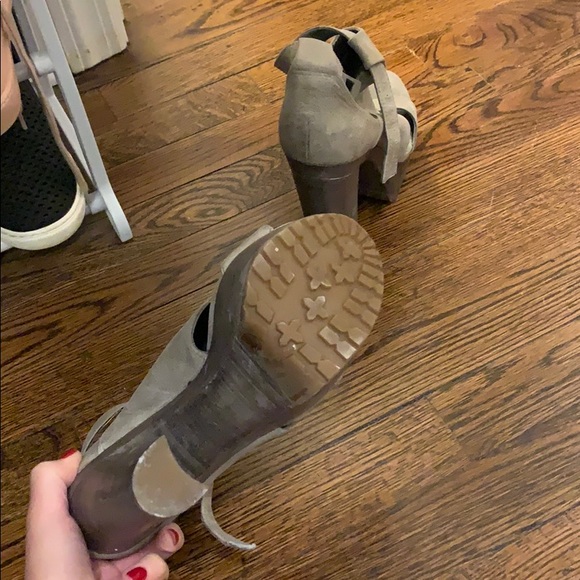 Jessica Simpson platform heels - Picture 4 of 7